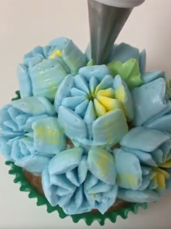 Muffins Decorated with 3D Nozzles