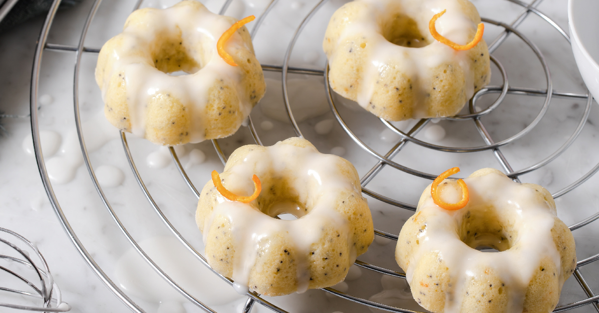 Flower donuts with orange and poppy seeds