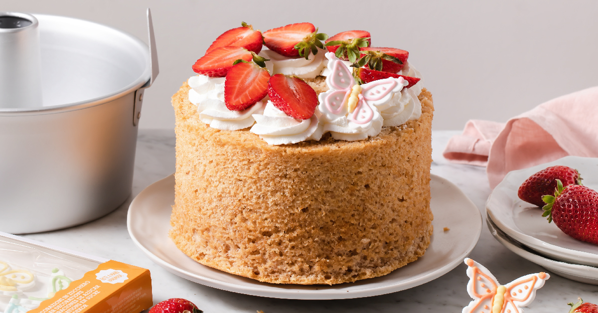 Strawberry chiffon cake